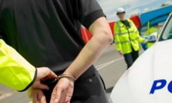 अण्डरवेयरमा लुकाएर समोसा तस्करी