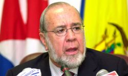 रहेनन् इक्वेडरका पूर्वराष्ट्रपति गुस्ताभो