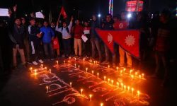 संसद पुनर्स्थापना फैसलाको स्वागत गर्दै माइतीघरमा दीप प्रज्वलन