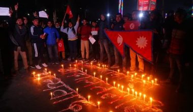 संसद पुनर्स्थापना फैसलाको स्वागत गर्दै माइतीघरमा दीप प्रज्वलन