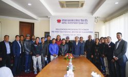 नेपाल इन्भेष्टमेन्ट बैंकद्धारा के टुु हिमाल आरोहीहरुलाई सम्मान