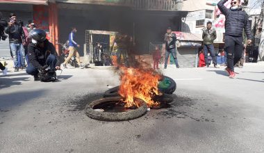 अस्तव्यस्त चाबहिल क्षेत्र: टायर बालेर विरोध प्रदर्शन