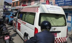 राष्ट्रपतिको उपत्यका ‘शहेर’मा जनतालाई सास्ती, बीच बाटोमै रोकियो एम्बुलेन्स (फोटोफिचर)