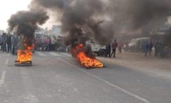 चिकित्सकको लापरवाहीले सर्लाहीमा ७ महिने बालकको मृत्यु, पूर्वपश्चिम राजमार्गमा टायर बालेर प्रदर्शन