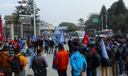 रत्नपार्कमा शंख फुकेर प्रतिनिधिसभा विघटनविरुद्ध प्रदर्शन