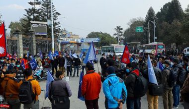 रत्नपार्कमा शंख फुकेर प्रतिनिधिसभा विघटनविरुद्ध प्रदर्शन