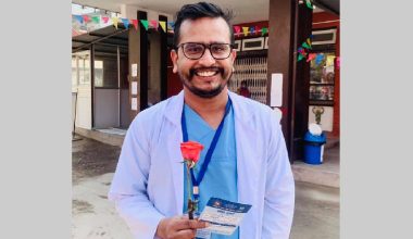 मेरो शरीरमा कोरोना खोपले काम गरिरहेको छ : डा. अनुप वास्तोला