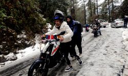 हिउँ जमेपछि त्रिभुवन राजपथ सडकखण्ड