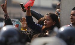 ‘प्रतिगमन’लाई नारायणहिटी अगाडि जुत्ता प्रहार !