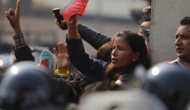 ‘प्रतिगमन’लाई नारायणहिटी अगाडि जुत्ता प्रहार !