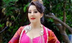 करिश्मालाई महानायिकाको उपाधि