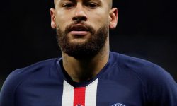 नेमार  मैदान फर्किए