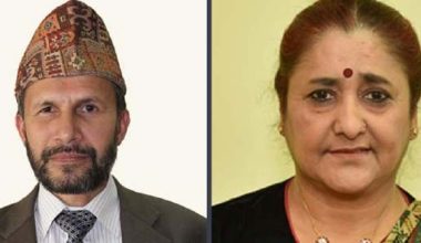 राजीनामा दिँदै अख्तियारका कार्यवाहक प्रमुख जोशी र आयुक्त थापा