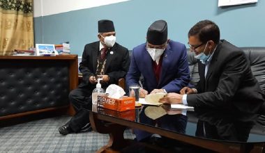 जनतालाई सुसूचित गराउने काम गरेको हुँ, यसबाट अदालतको अवहेलना हुन सक्दैन : प्रचण्ड