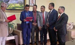 गरिमा विकास बैंकका नवनिर्वाचित अध्यक्ष बस्यालद्वारा पद तथा गोपनियताको शपथ