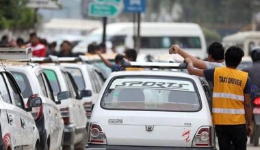 मिटरमा जान नमान्ने र बढी भाडा लिने ३२ जना ट्याक्सी चालकलाई कारबाही