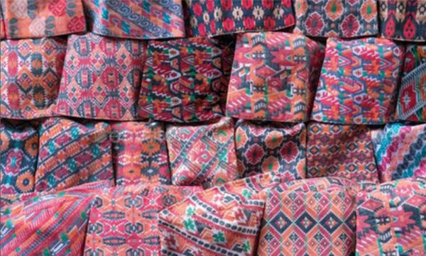 खुमन अधिकारीको नयाँ गीत ‘टोपी किनेको’ सार्वजनिक