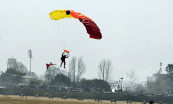 काठमाडौंमा सेनाको प्याराग्लाइडिङ दुर्घटना, तीन जना घाइते