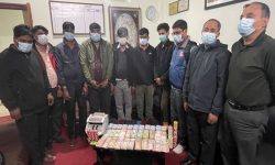 क्यासिनोमा अवैधरुपमा जुवातास खेल्ने तथा खेलाउने १० जना पक्राउ , लाखौं रुपैयाँ बरामद