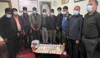 क्यासिनोमा अवैधरुपमा जुवातास खेल्ने तथा खेलाउने १० जना पक्राउ , लाखौं रुपैयाँ बरामद