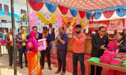 महालक्ष्मी विकास बैंकद्वारा विद्यार्थीहरुका लागि पोशाक वितरण