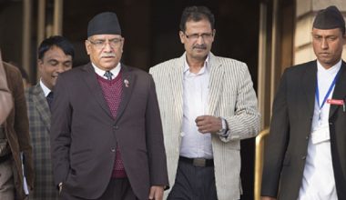 संसद् सचिवालय पुगेर प्रचण्ड–नेपालले भेटे सभामुख