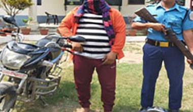 मोटरसाइकलको ट्यांकीमा लागु औषध