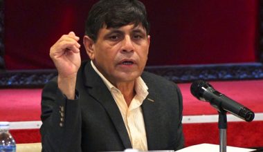 ओलीलाई भुसालको प्रश्न- ‘पार्टीलाई बन्धक बनाएर तपाईंले के पाउनुभयो ?’