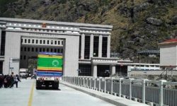 एक वर्षदेखि केरुङमा अड्किरहेका १२ जना नेपाली घर फर्किए