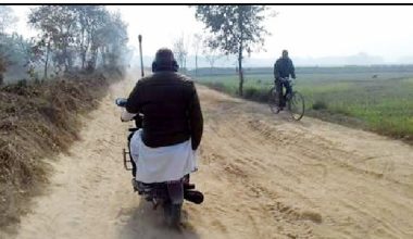 बागलुङ नगरपालिका बजारकै सडकका खाल्डाखुल्डीले गिज्याउँदै