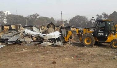 खुलामाञ्चमा फेरी डोजर चल्यो