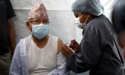 माधव नेपालले पनि लगाए कोरोनाविरुद्धको खोप