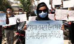नेपालमै इन्टर्नशिप गर्न पाउनुपर्ने भन्दै चीनबाट फर्केका एमबीबीएस अध्ययनरत विद्यार्थीद्वारा धर्ना