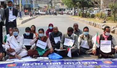 सांसद चौधरी रिहाइको माग गर्दै थारु अगुवाद्वारा धर्ना