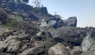 पहिरोका कारण धुन्चे-स्याफ्रु सडकखण्ड अवरुद्ध