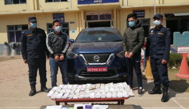 स्रोत नखुलेको २७ लाख नगदसहित पेस्सीकोलाबाट दुई जना पक्राउ