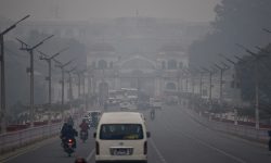 वायु प्रदूषणका कारण कञ्चनपुरमा आँखाका बिरामी बढे