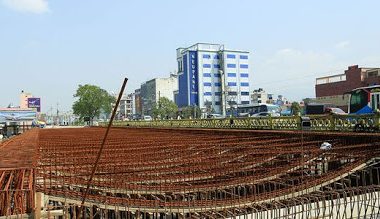 अझै अघि बढेन तीनकुने पुल निर्माण