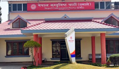 धुम्बाराहीमा प्रधानमन्त्री ओली र नेता नेपालबीच छलफल हुँदै