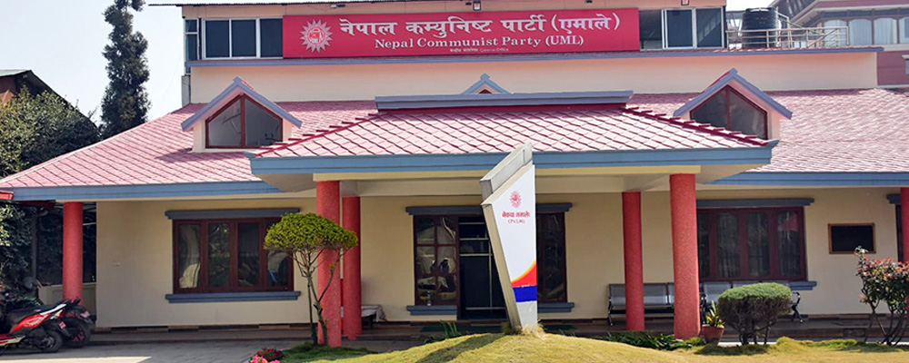 धुम्बाराहीमा प्रधानमन्त्री ओली र नेता नेपालबीच छलफल हुँदै