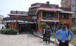 प्रस्तावित नयाँ पार्टी कार्यालय अवलोकन गर्न थापाथली पुगे ओली