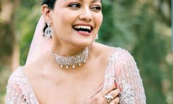 अभिनेत्री ऋचा शर्मा आमा बन्दै