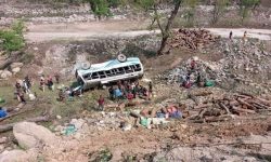 संखुवासभामा बस दुर्घटना, १३ जना सख्त घाइते