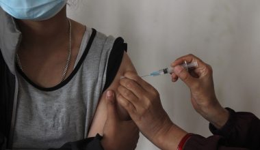 कोभिड-१९ विरुद्धको दोस्रो डोज खोप आज पनि लगाइयो (फोटो फिचर)