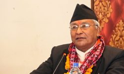 शिक्षामन्त्री श्रेष्ठद्वारा पुनः निर्मित धरहराको अवलोकन