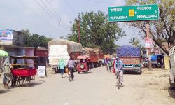 कोरोना कहर : रुपैडिया आवतजावतमा रोक