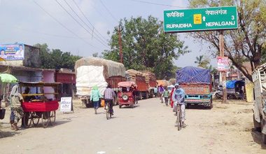 कोरोना कहर : रुपैडिया आवतजावतमा रोक