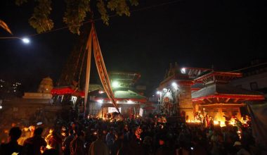 सेतो मच्छिन्द्रनाथको रथ हनुमानढोका पुर्‍याइयो
