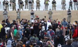 अमेरिकामा एक युवककाे प्रहरीकाे गाेली लागि मृत्यु भएपछि देशभर हंगामा