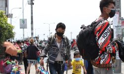 बसपार्कमा उपत्यका छाड्नेको लर्को (फोटो फिचर)